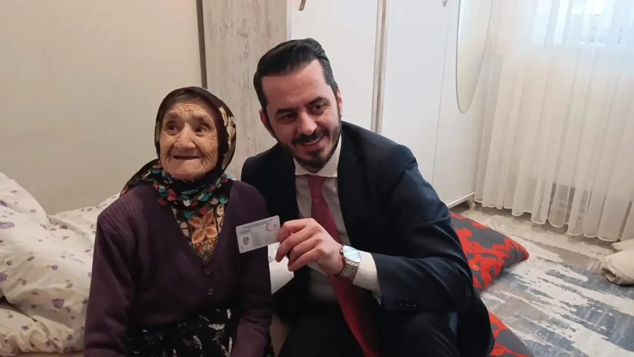 Cumhurbaşkanı Erdoğan hayranı 121 yaşındaki Saadet teyzenin isteği yerine getirildi