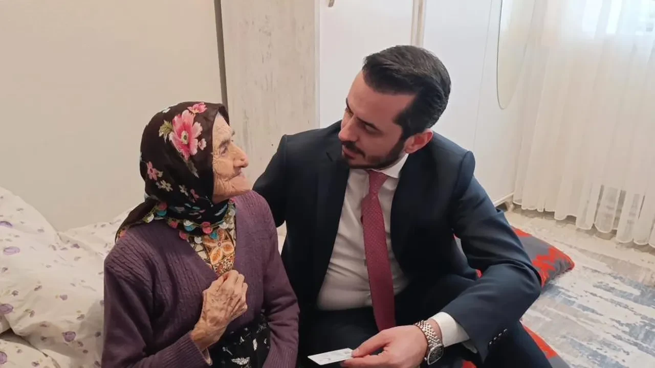 Cumhurbaşkanı Erdoğan hayranı 121 yaşındaki Saadet teyzenin isteği yerine getirildi