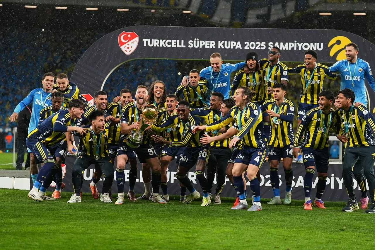 Fenerbahçe, Beyoğlu Yeni Çarşı'ya konuk oluyor! Maç öncesi muhtemel 11'ler