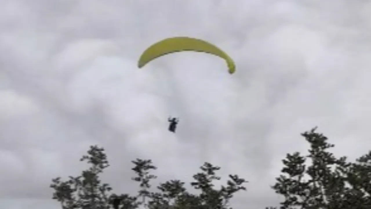 Havadayken çay davetine hayır diyemedi! Gülümseten anlar kameralara yansıdı