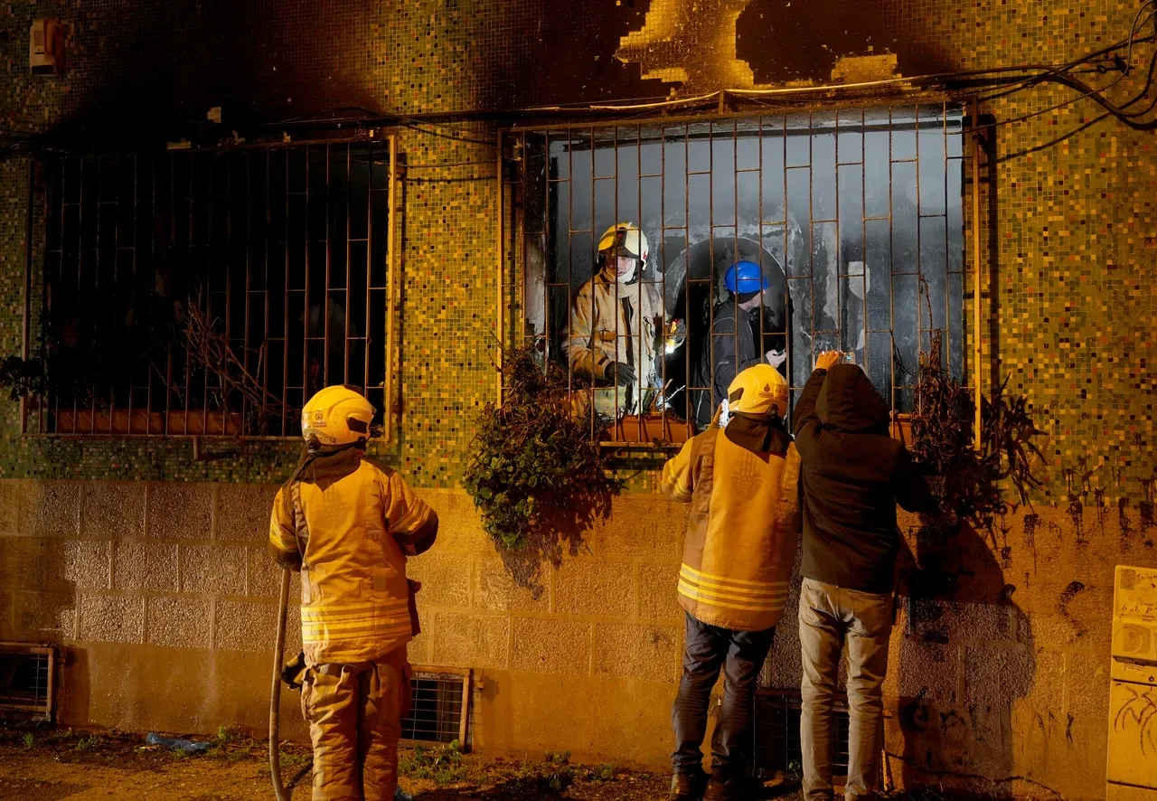Kadıköy'de binada korkutan yangın: 1'i ağır 8 kişi yaralı