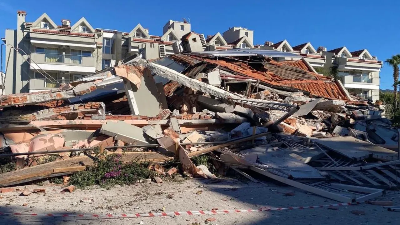 Muğla'da apart otel çöktü! İşçiler son anda kurtuldu