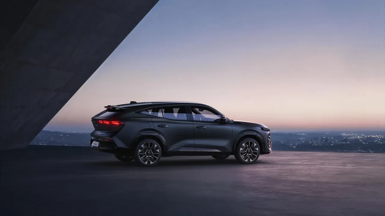 Renault’un en büyük ve en lüks SUV’u tanıtıldı