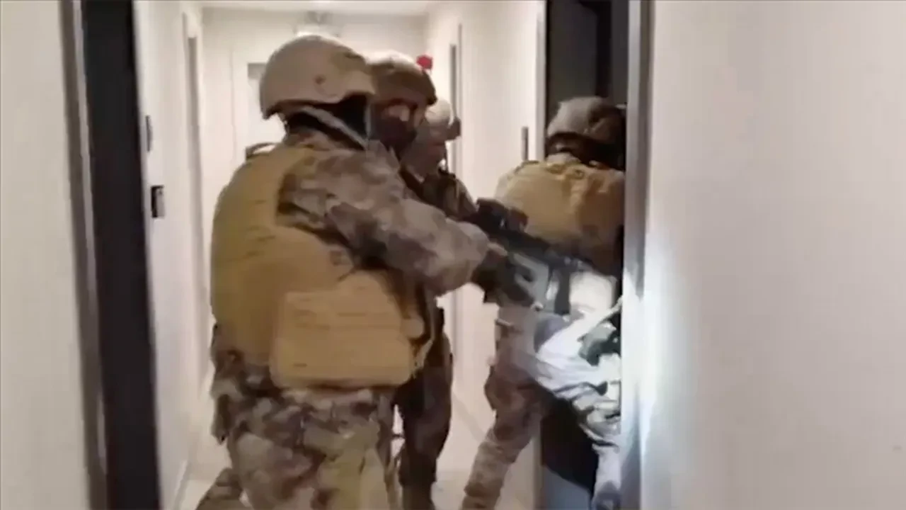 Siber suçlarla mücadele operasyonu: 126 şüpheli gözaltında