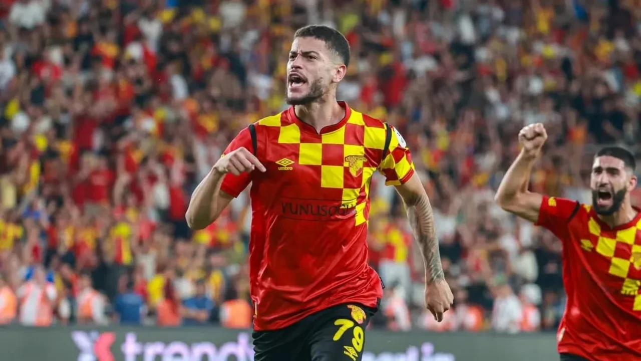 Robin van Persie'nin yeni golcüsü Süper Lig'den! Feyenoord'un sürpriz transferi resmen duyuruldu 