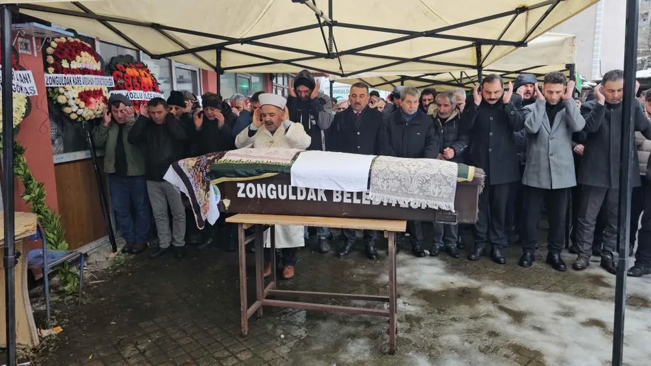 Yürek yakan tesadüf! Annesi patates püresi, kızı ise elma yerken öldü