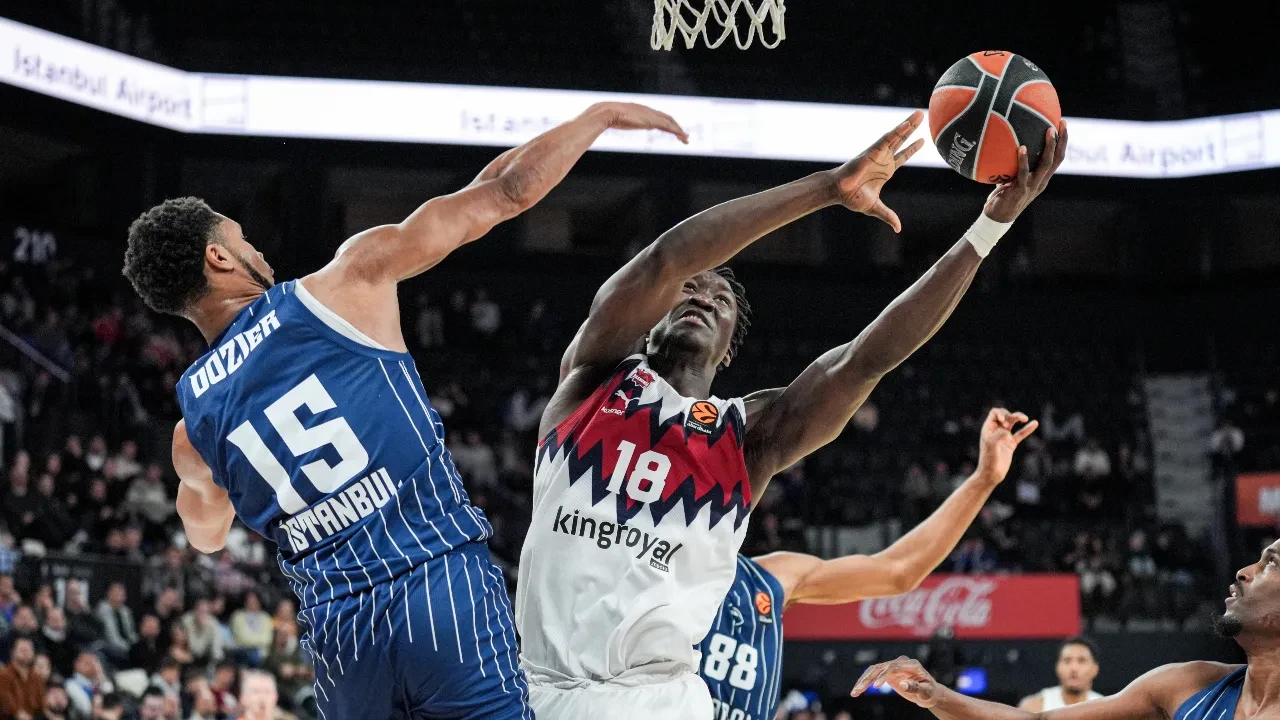 Anadolu Efes Baskonia maç skoru! Anadolu Efes son periyotta yıkıldı