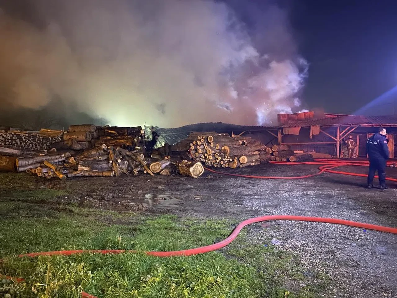 Bursa'da palet fabrikasında yangın