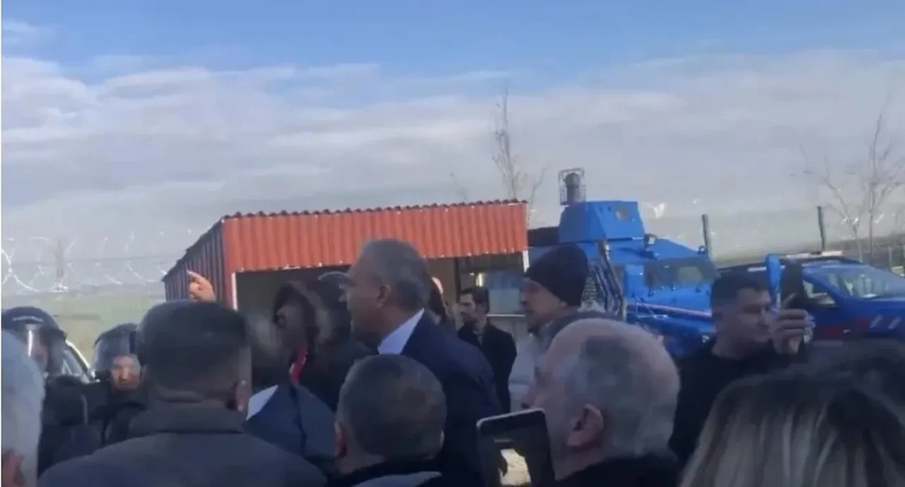 CHP'li vekil Suat Özçağdaş jandarmaya hakaret etti