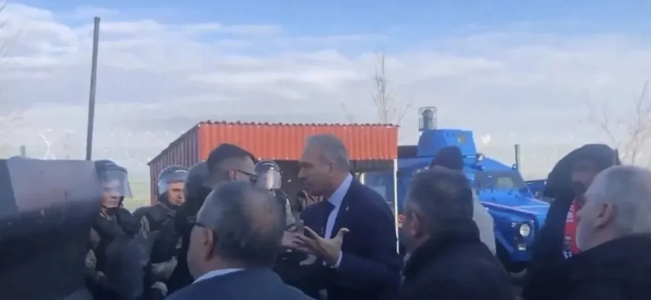 CHP'li vekil Suat Özçağdaş jandarmaya hakaret etti