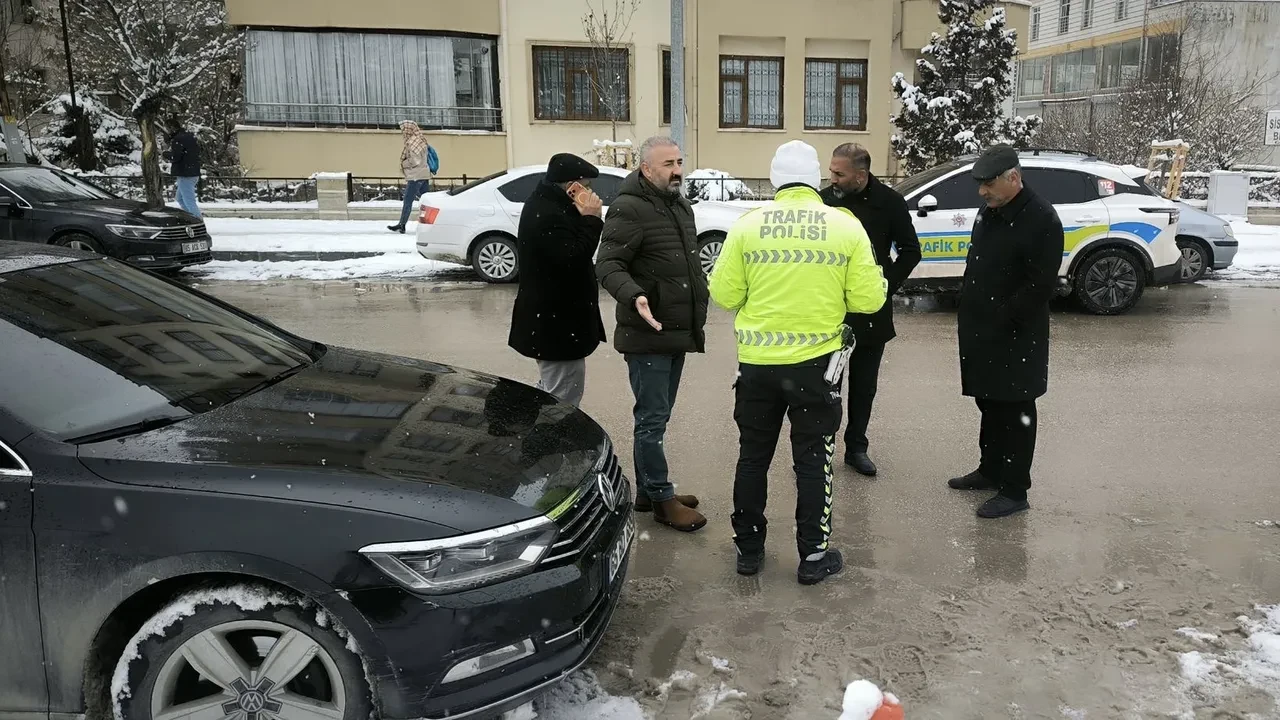 DEM Partili başkanın aracı haczedildi: Trafikte seyir halindeyken yaya kaldı