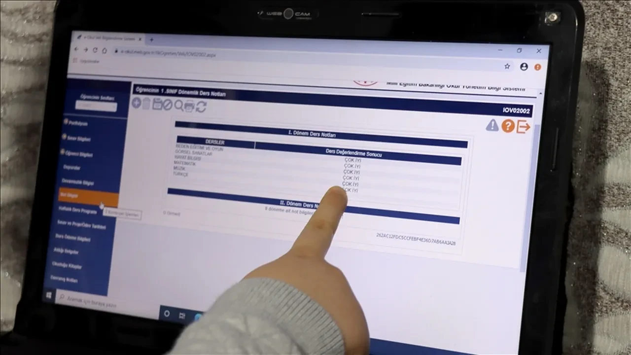 e-Karne nasıl görüntülenir? MEB 2026 e-Okul VBS karne notu (dijital karne) sorgulama ekranı! Takdir, Teşekkür ve Onur belgesi nasıl alınır?