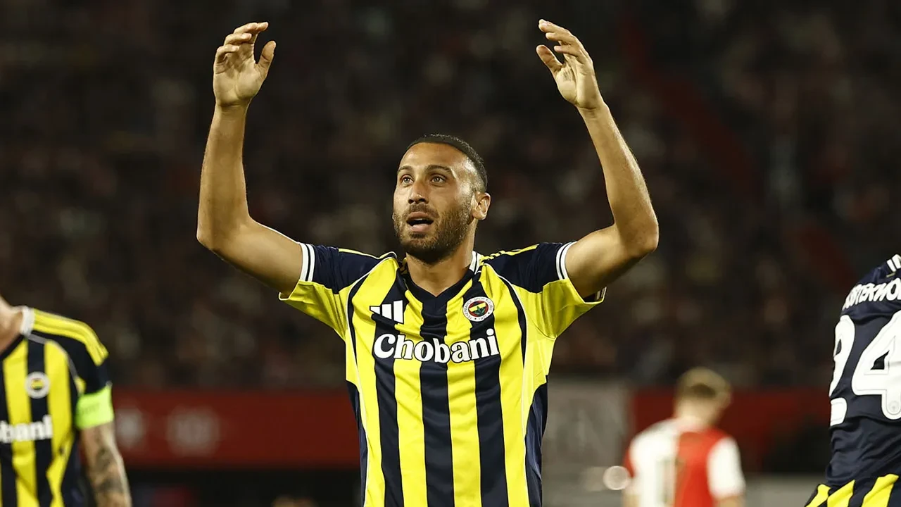 Fenerbahçe'de bir ayrılık daha! Milli futbolcuya veda edildi