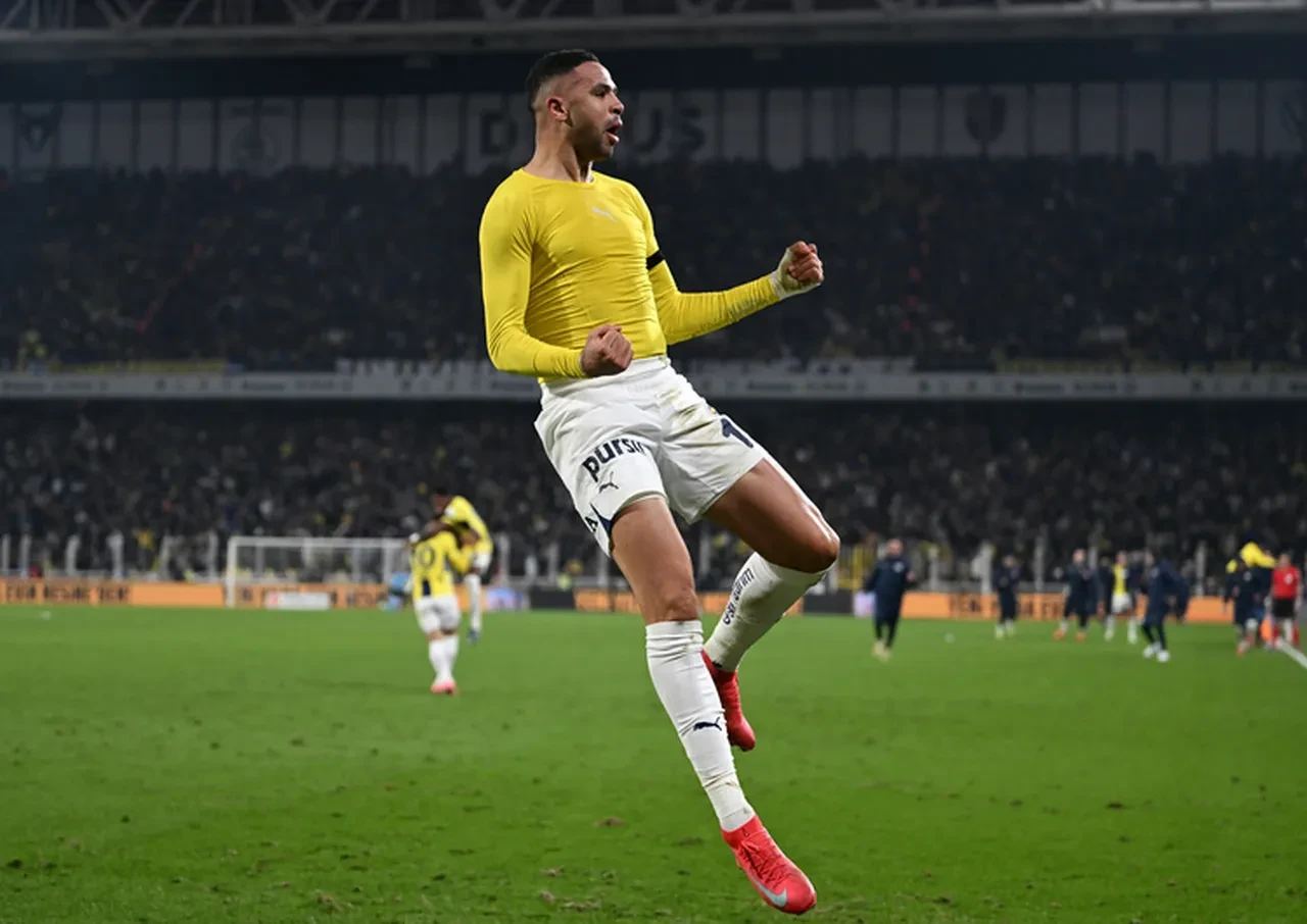 Fenerbahçe’de En-Nesyri hareketliliği: İtalyan devi resmi teklif yaptı!