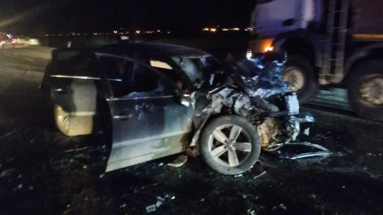 Hatay'da otomobil ile minibüs kafa kafaya çarpıştı: 1 ölü, 6 yaralı