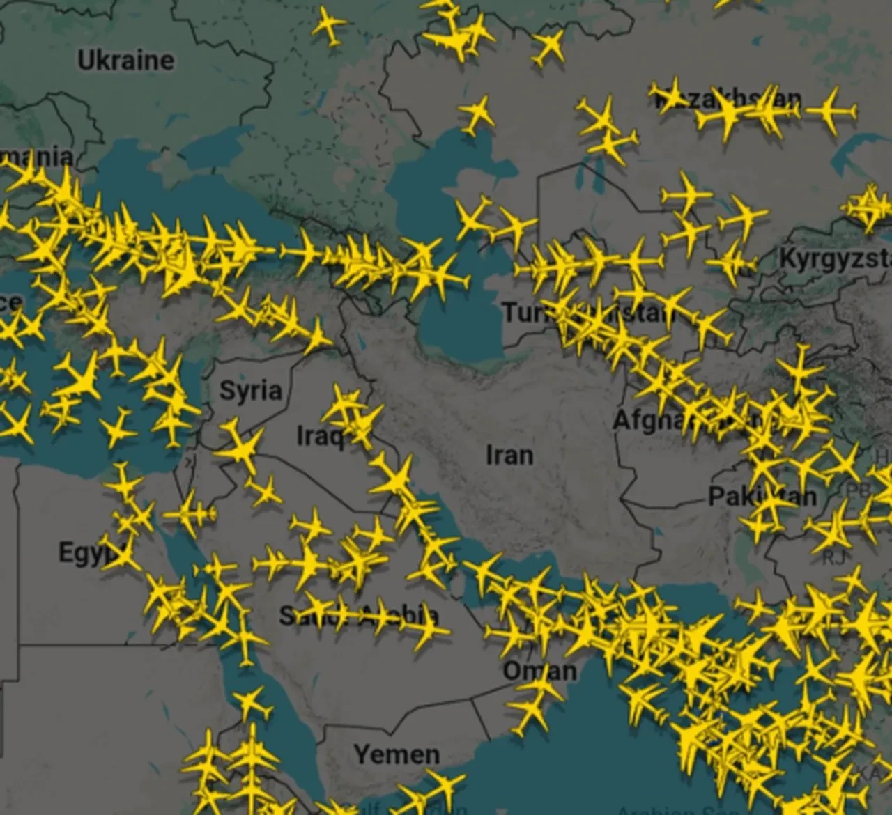 İran hava sahası tüm uçuşlara kapatıldı