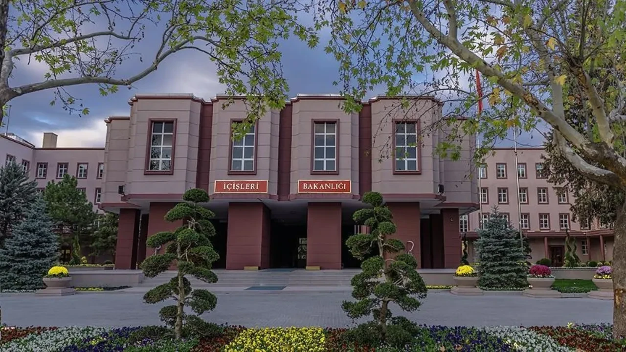 İş arayanlara müjde! Bakanlıklar personel alımına başladı: İşte başvuru tarihleri ve boş pozisyonlar