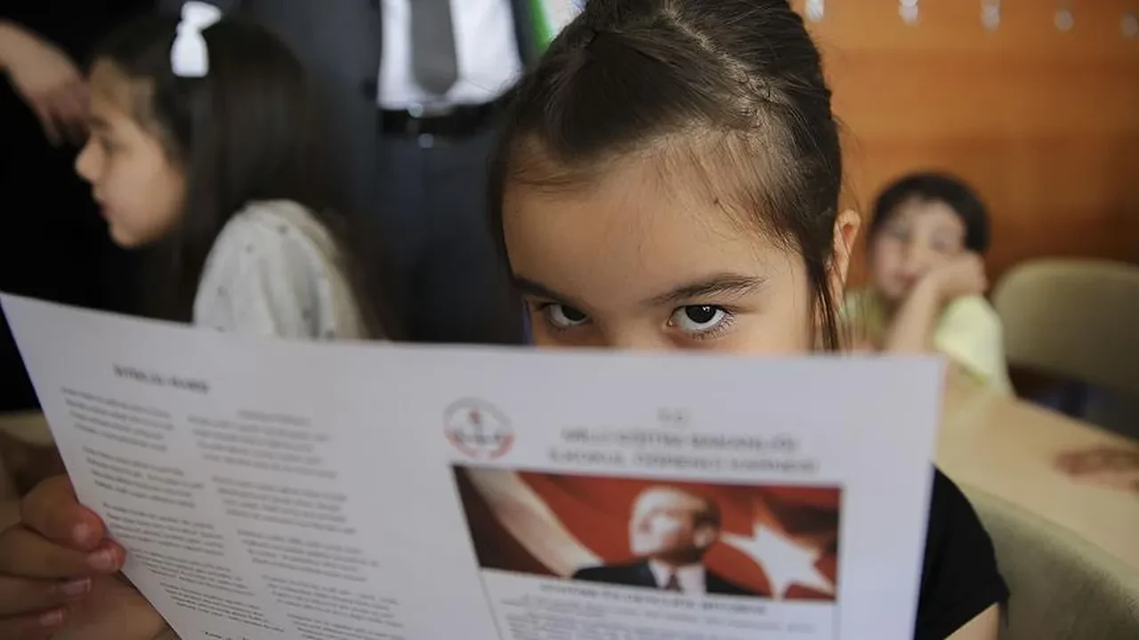 Karne dağıtımı saat kaçta? 2026 1. dönem karne dağıtımı yarın ne zaman yapılacağı belli oldu