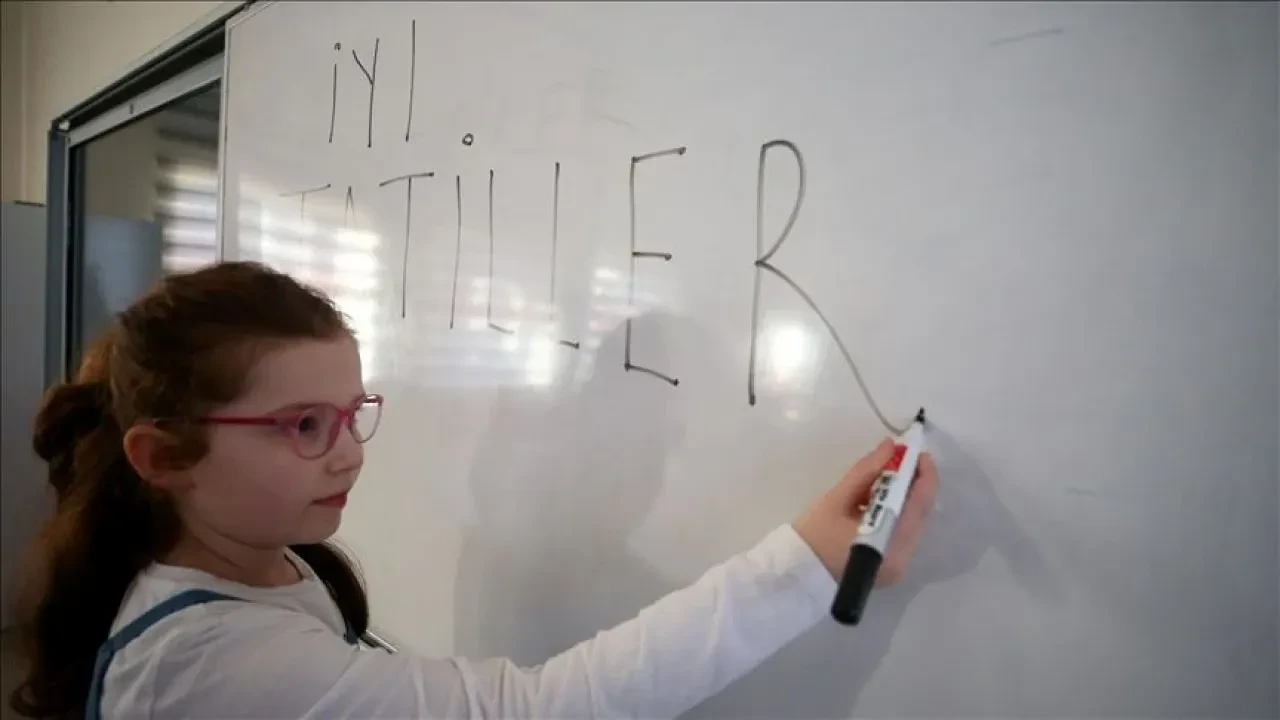 Karneler yarın ne zaman, saat kaçta verilecek? 16 Ocak ilkokul, ortaokul ve liselerde karne dağıtım saati