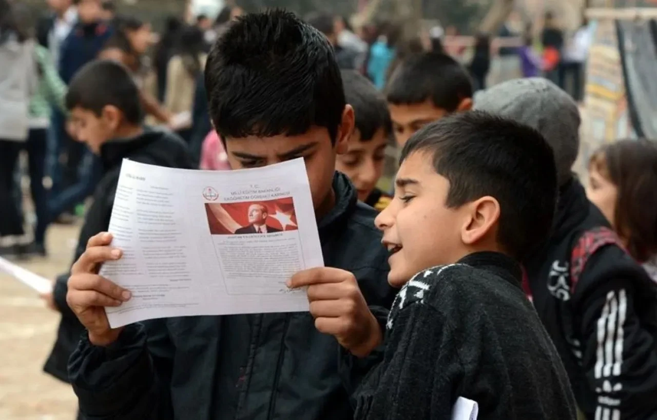 Karneler yarın ne zaman, saat kaçta verilecek? 16 Ocak ilkokul, ortaokul ve liselerde karne dağıtım saati