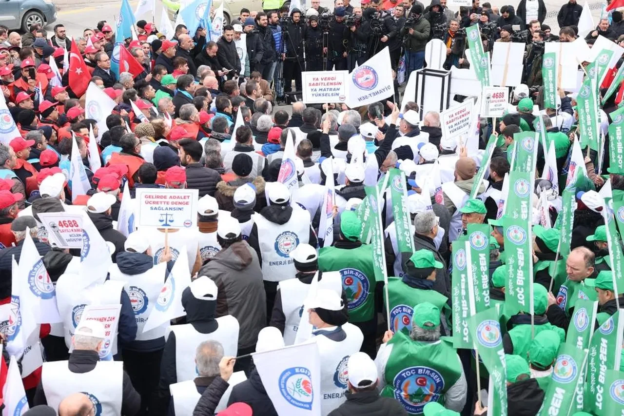 Memur-Sen'den 'seyyanen zam' talebi