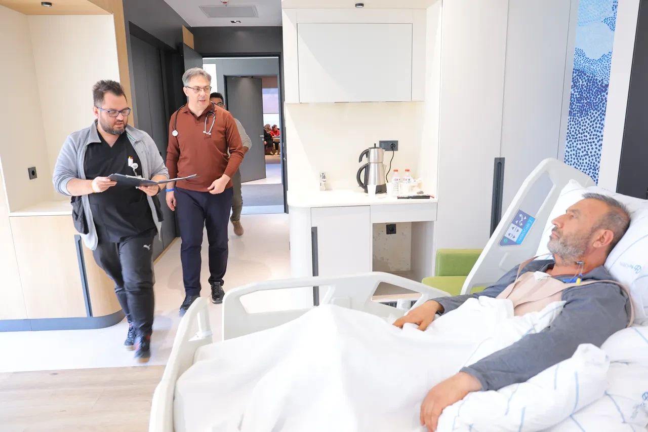 Şah damarı kopan hasta hayata döndürüldü! 20 dakika beyin dolaşımı durduruldu