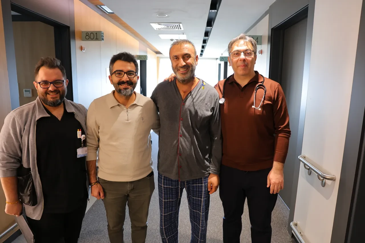 Şah damarı kopan hasta hayata döndürüldü! 20 dakika beyin dolaşımı durduruldu