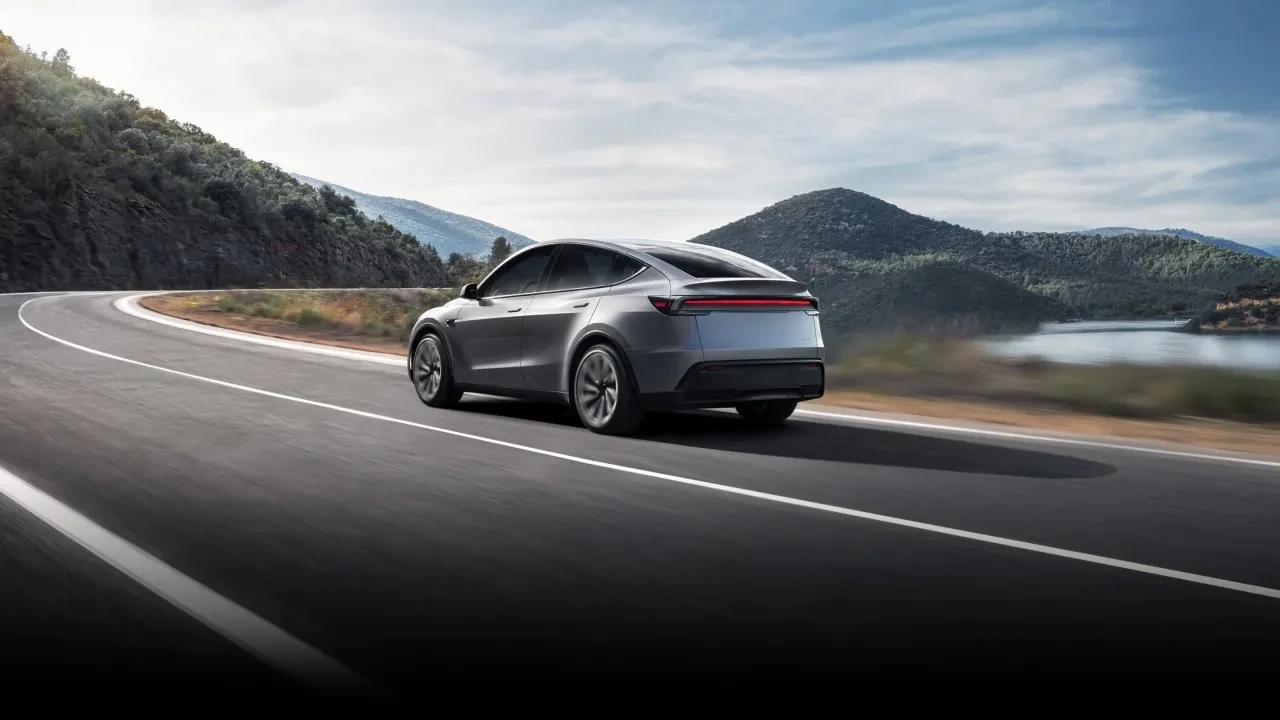 Tesla popüler özelliğinin satışını durdurdu: FSD'yi artık kiralayan kullanabilecek