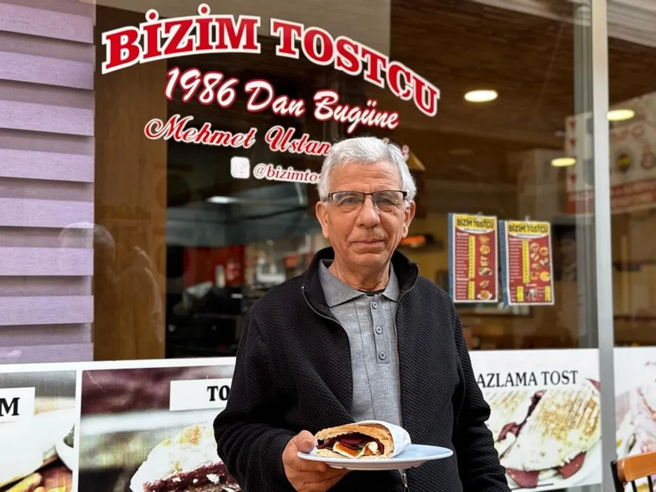 Tostçuya girenler bir an için Mansur Yavaş zannediyor! ABB Başkanına benzerliği gündem oldu