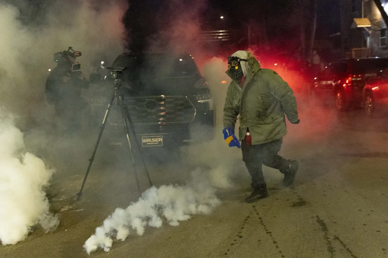 Trump'ın göçmen avcıları bir kişiyi daha yaraladı! Şehirde ortalık savaş alanına döndü