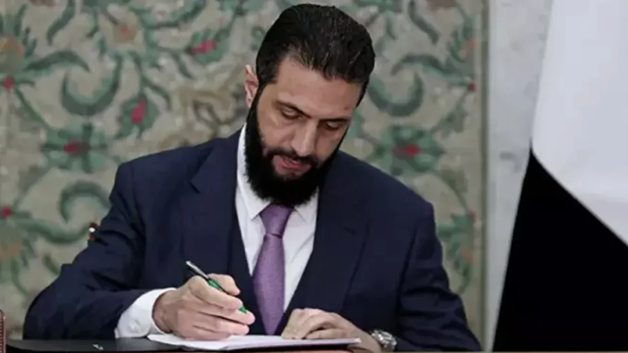 Ahmed Şara'dan Suriye'deki Kürtlerle ilgili kararname: Kürtçe ulusal dil oldu