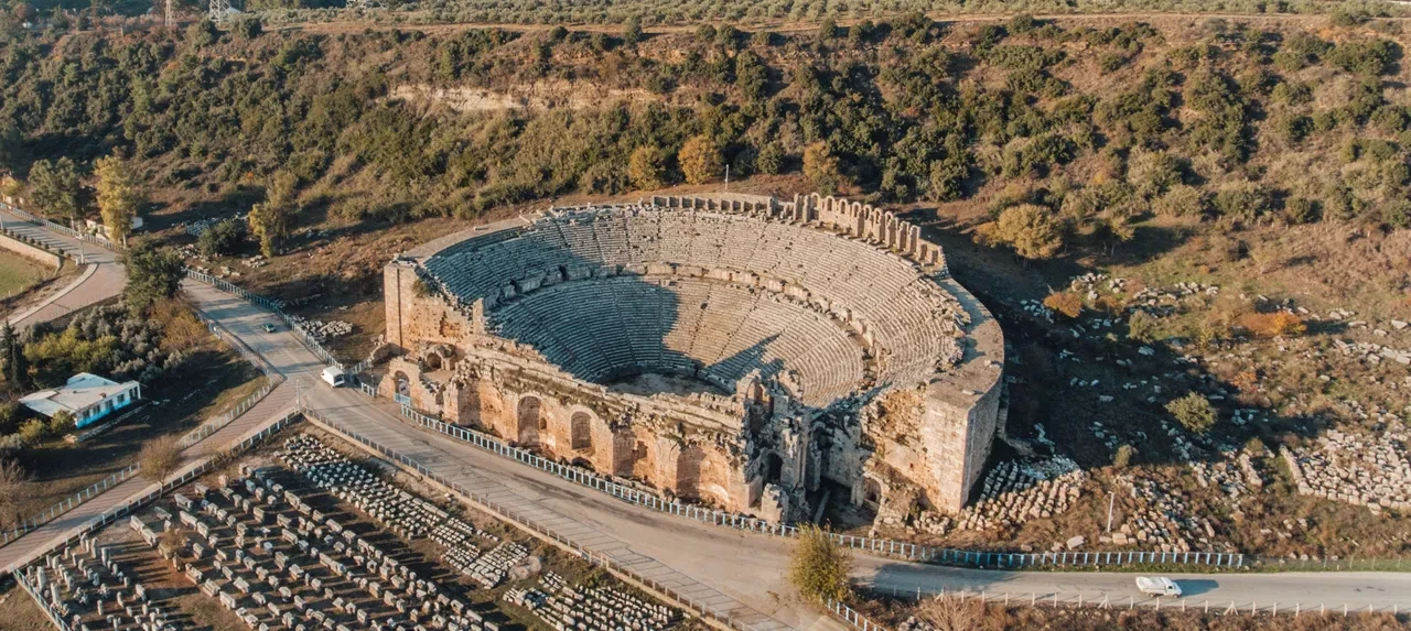 Bakan Ersoy: Antalya'daki müze ve ören yerleri 2025'te 3,25 milyon ziyaretçiye ulaştı 