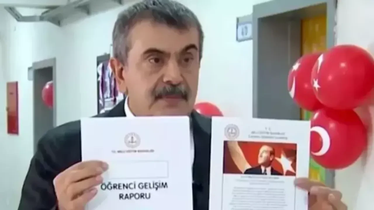 Atatürk karnelerden kaldırıldı mı? Bakan Tekin'den açıklama geldi