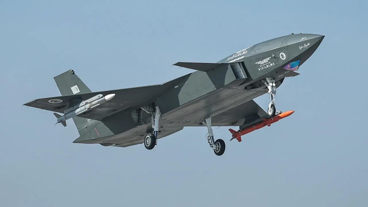 Bayraktar KIZILELMA havacılık tarihine damga vuruyor! Bir test uçuşu daha başarıyla tamamlandı