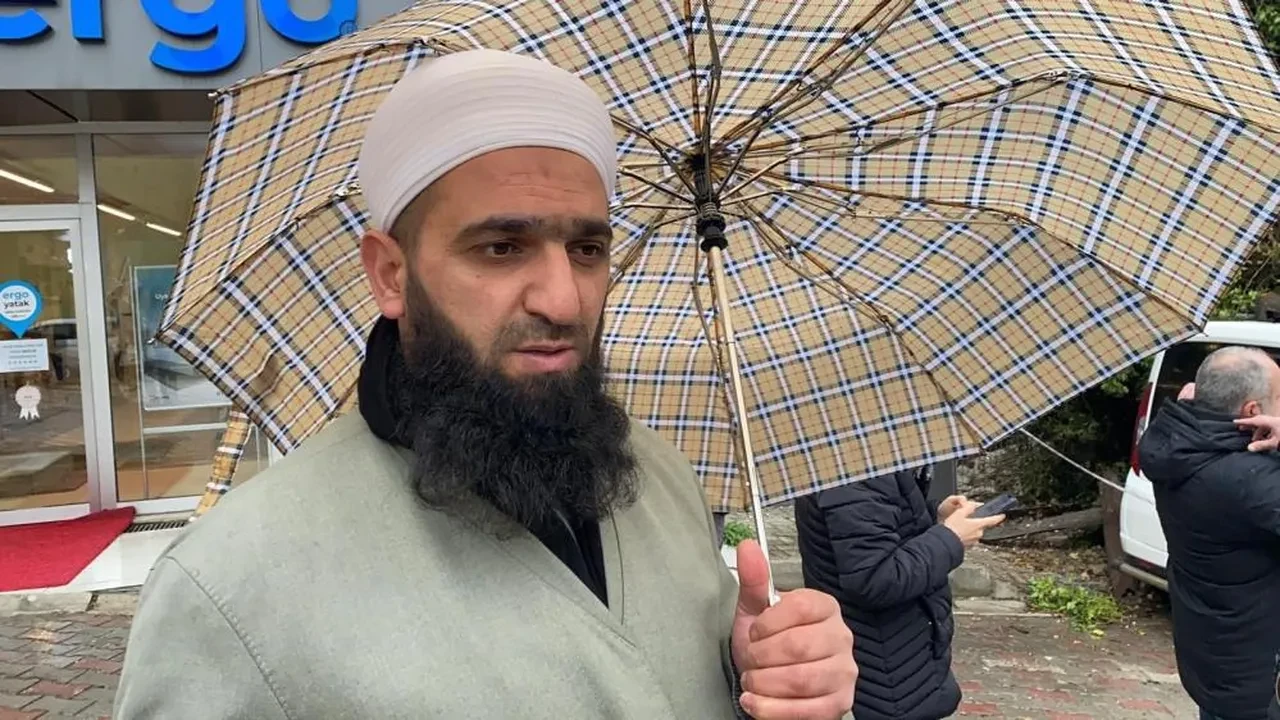 Bolu'da metruk bina aracın üzerine çöktü! Mağdur vatandaş sorusuyla tepki gösterdi 