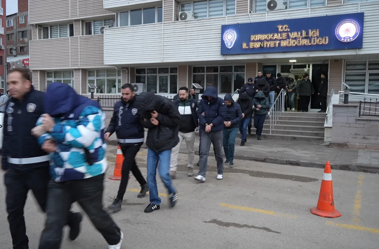 Ekipler 18 ay boyunca iz sürdü! 2.6 milyar liralık yasa dışı bahis ağı çökertildi