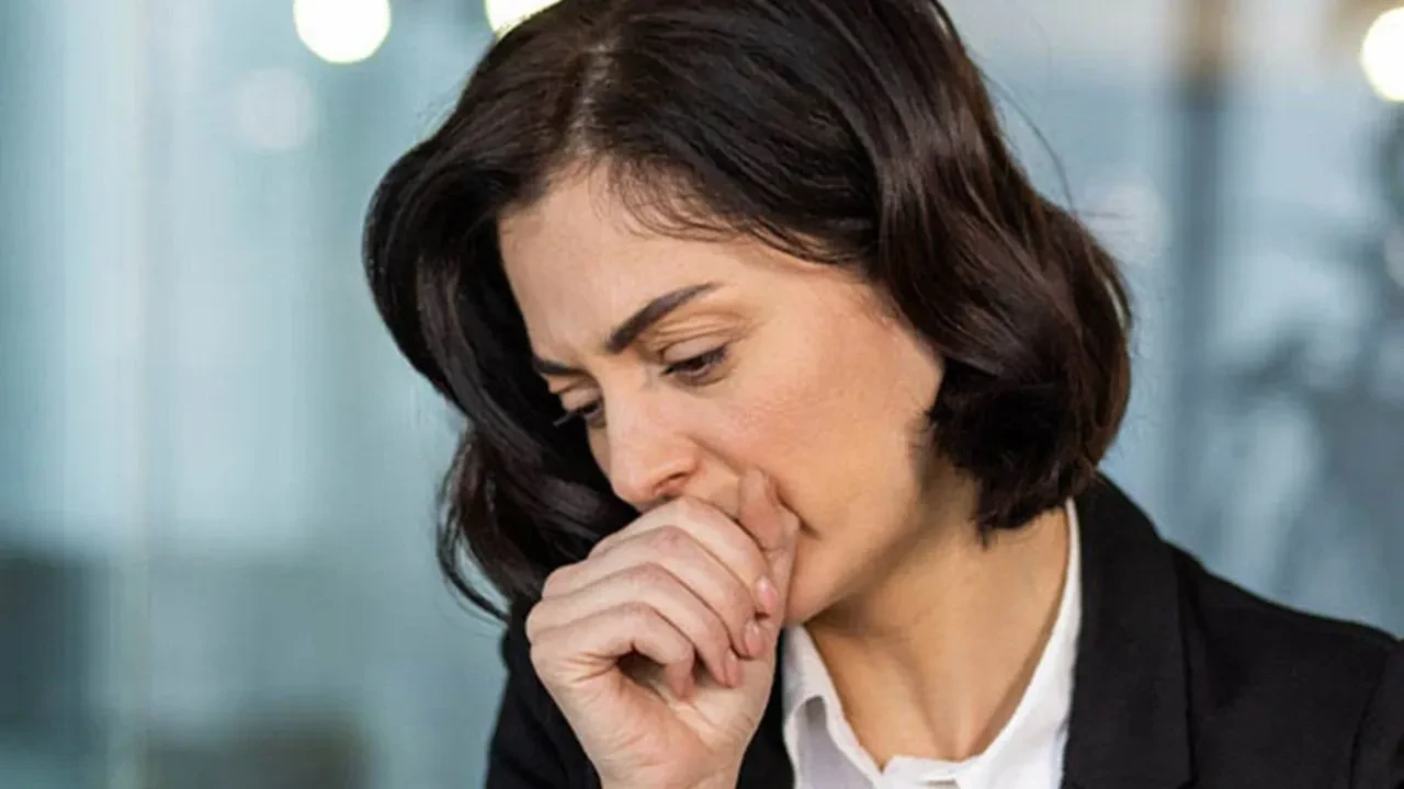 İlaç içseniz de bana mısın demeyen o gıcık: Kuru öksürüğü 'bıçak gibi' kesen doğal yöntem ortaya çıktı