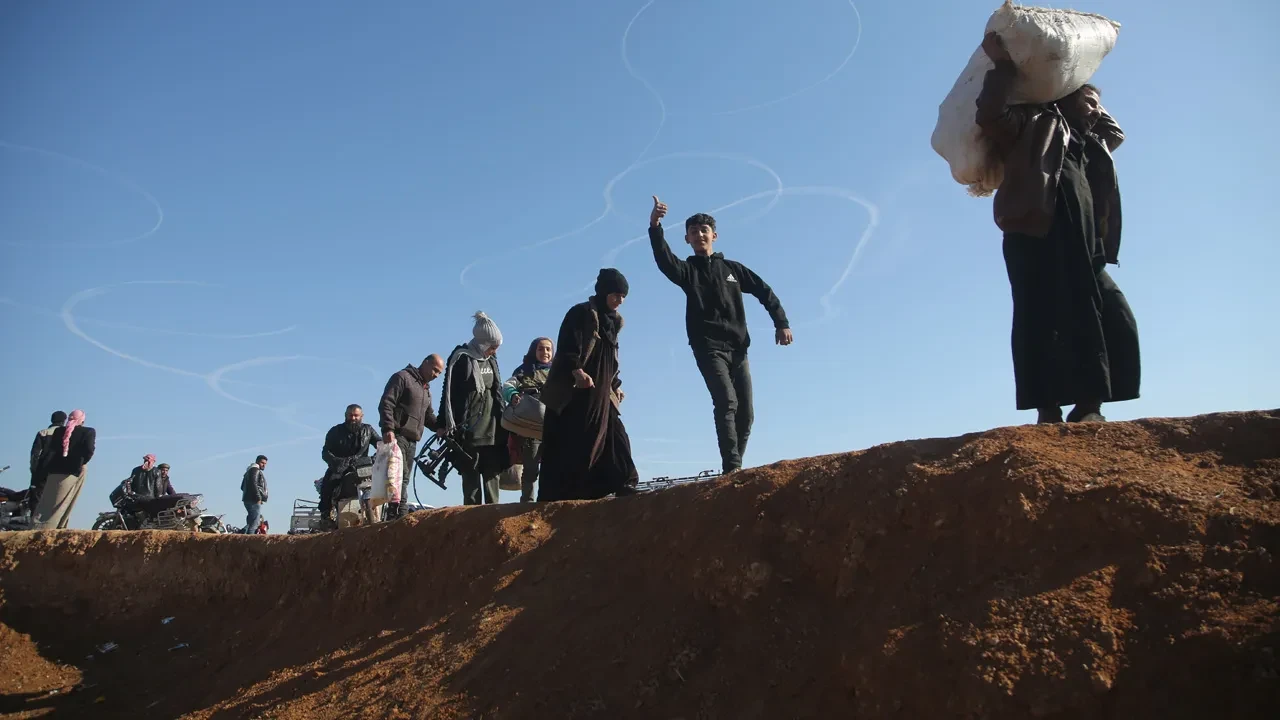 Suriye ordusundan YPG'li teröristlere çağrı: Her yerde kabul ederiz