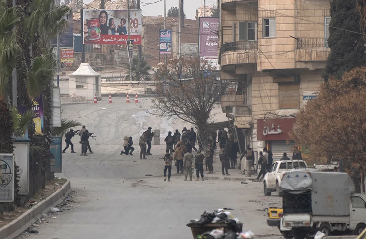Suriye'de YPG'ye kıskaç! Teröristler teslim oldu