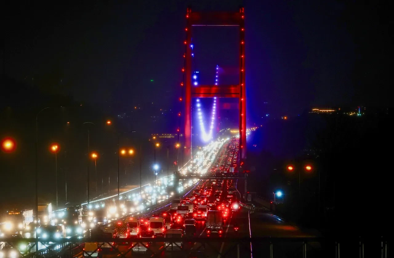 Yarıyıl tatilinde kaçış planı İstanbul trafiğini vurdu! Yoğunluk yüzde 90'a ulaştı