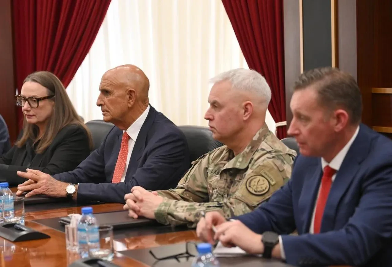 ABD Suriye'ye operasyonları durdurma çağrısı yaptı! Tom Barrack Erbil'de YPG elebaşı Mazlum Abdi ile görüştü