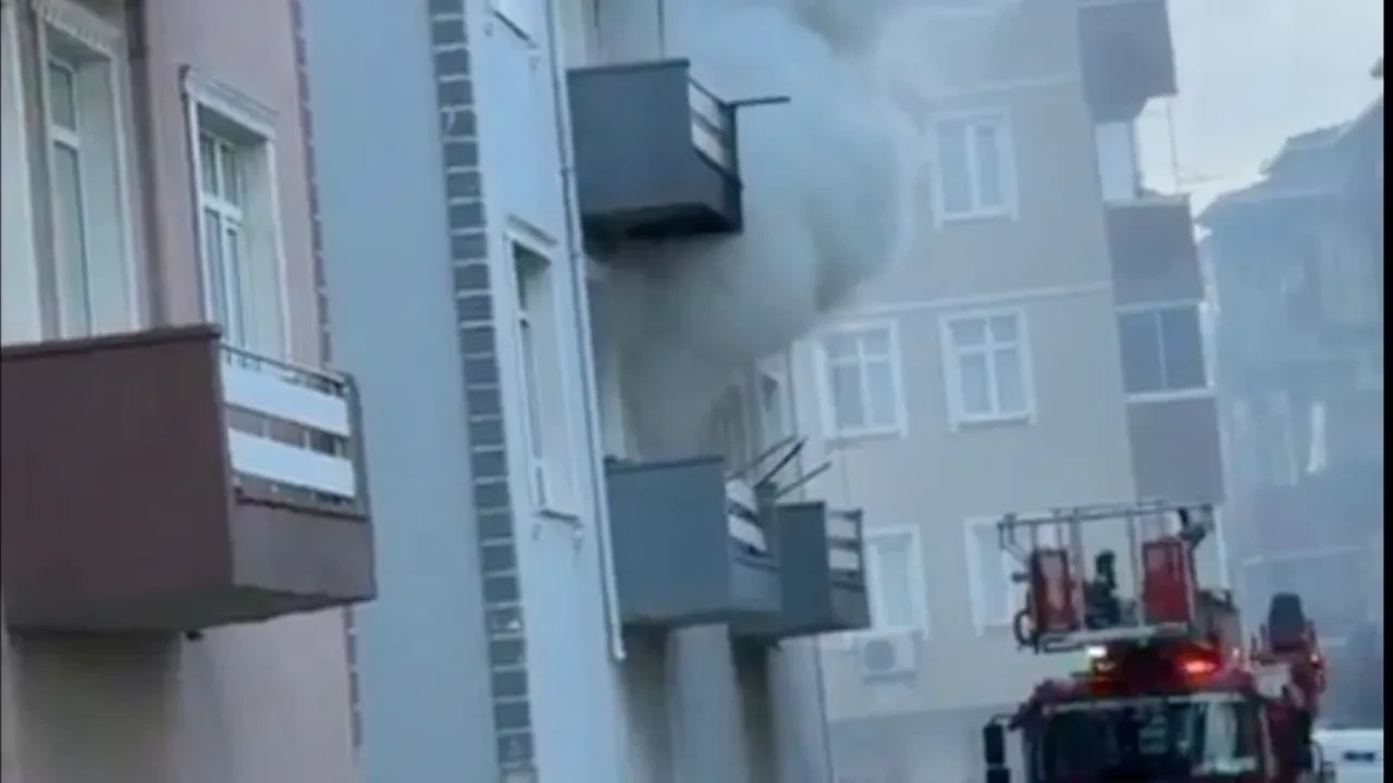 Bursa'da korku dolu anlar! Yatalak adam alevlerin arasında kaldı