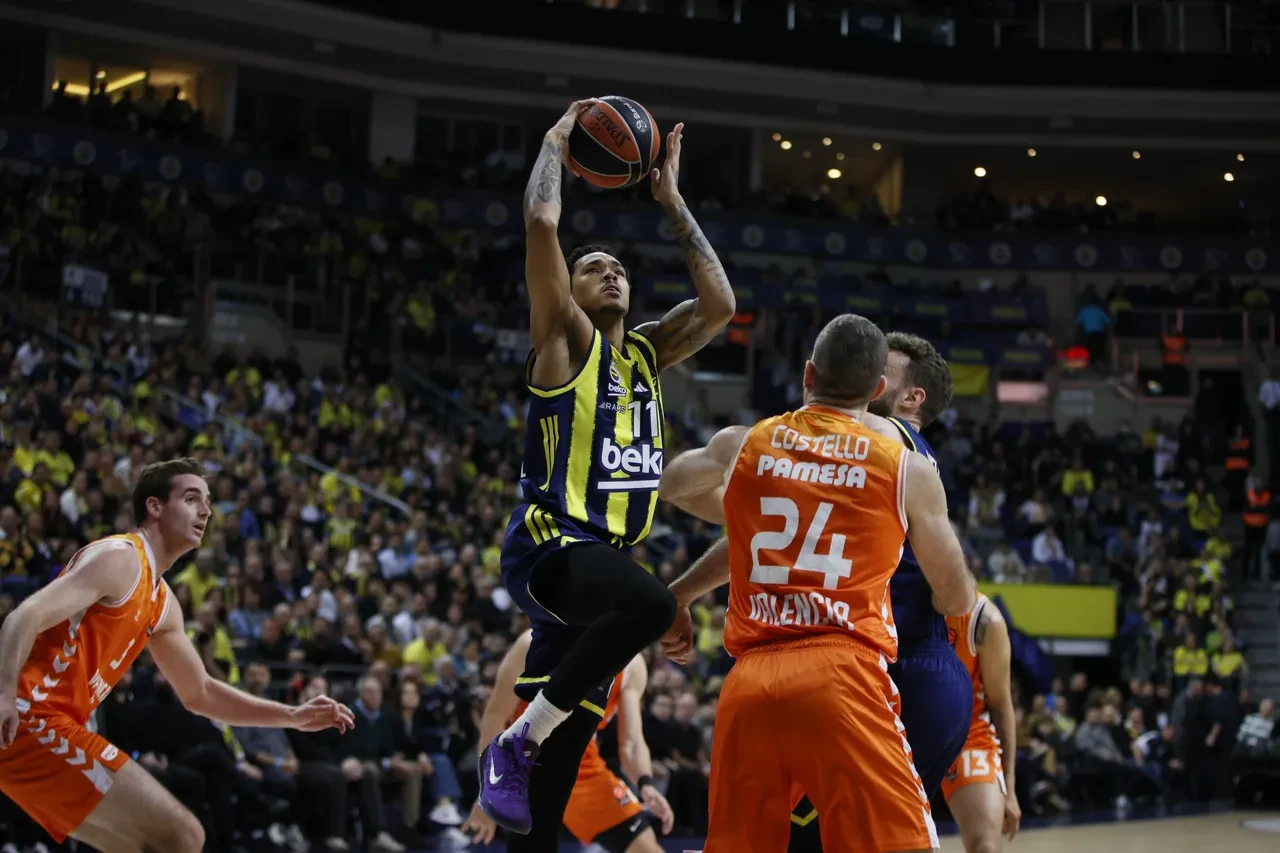 Fenerbahçe Beko Avrupa'da doludizgin: EuroLeague'de 14. galibiyet!