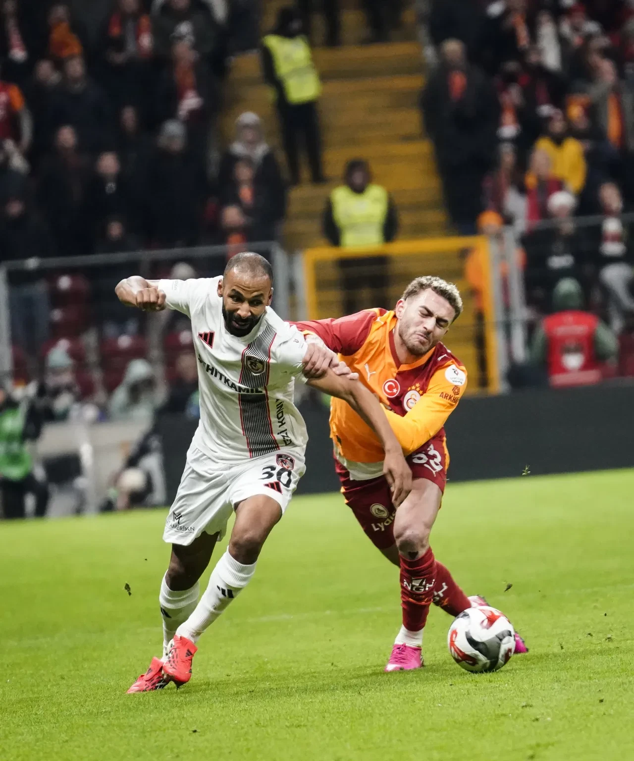 Galatasaray ve Gaziantep FK İstanbul'da puanları paylaştı: Zorlu karşılaşmada goller art arda geldi ama kazanan çıkmadı!