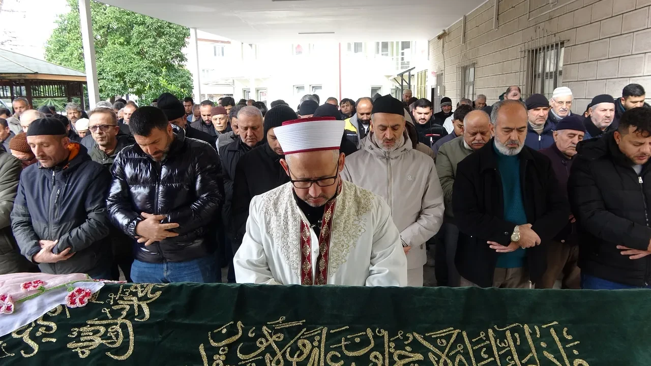 Hastaneye ayakta gitti, 6,5 ay sonra cenazesi çıktı! Aile tepkili: 'Çocuğumun üzerinde deney yaptılar'