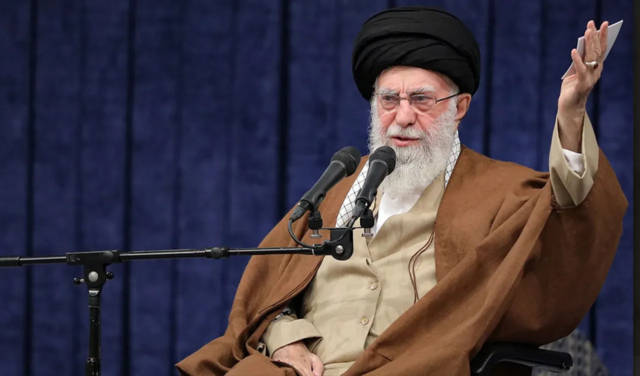 İran lideri Hamaney protestolardan ABD'yi sorumlu tuttu: Ülkeyi Trump karıştırıyor