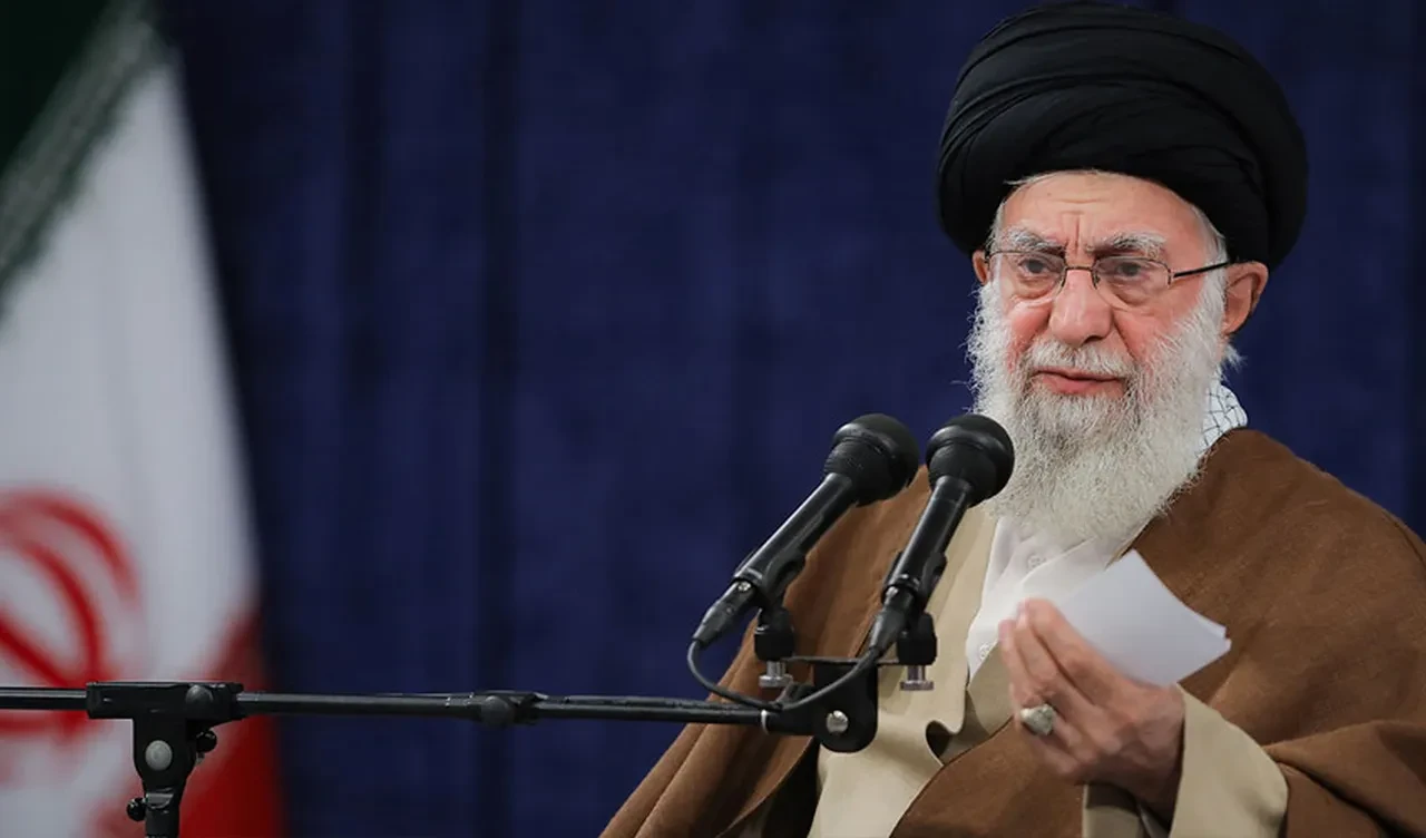 İran lideri Hamaney protestolardan ABD'yi sorumlu tuttu: Ülkeyi Trump karıştırıyor