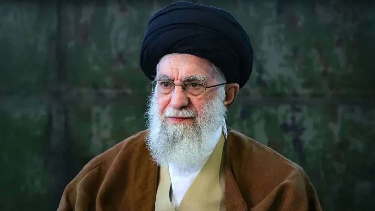 İran lideri Hamaney protestolardan ABD'yi sorumlu tuttu: Ülkeyi Trump karıştırıyor