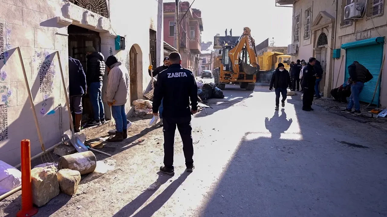 Koku şikayeti sonrası ekipleri şoke eden manzara: Tam 28 kamyon, 168 ton çöp çıkarıldı