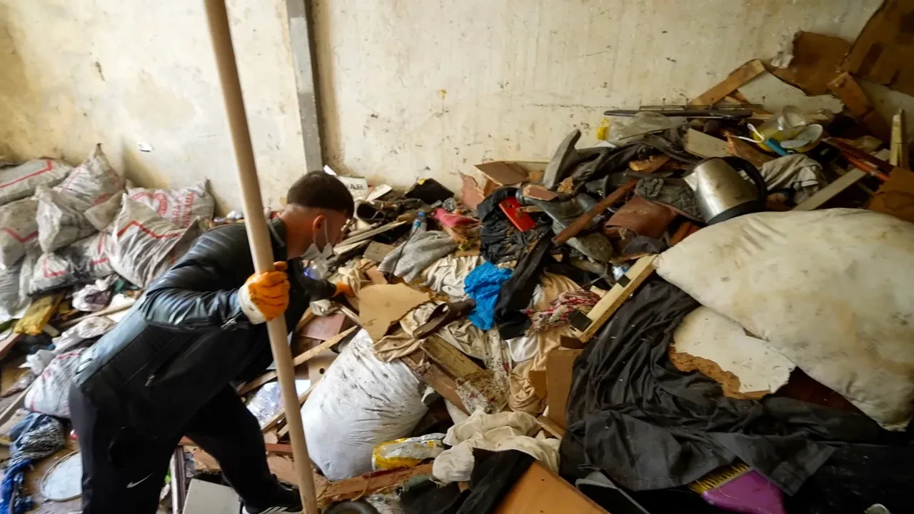 Koku şikayeti sonrası ekipleri şoke eden manzara: Tam 28 kamyon, 168 ton çöp çıkarıldı